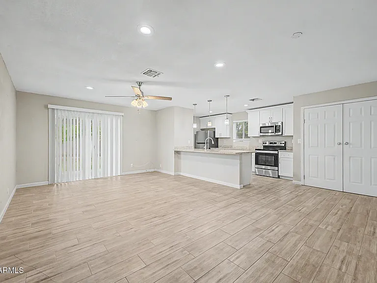 950 E Lilac Dr — Photo 6
