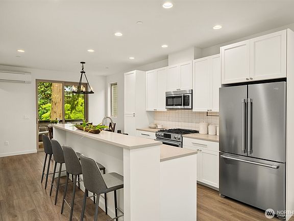 2nd image of 18355 3rd Avenue NE