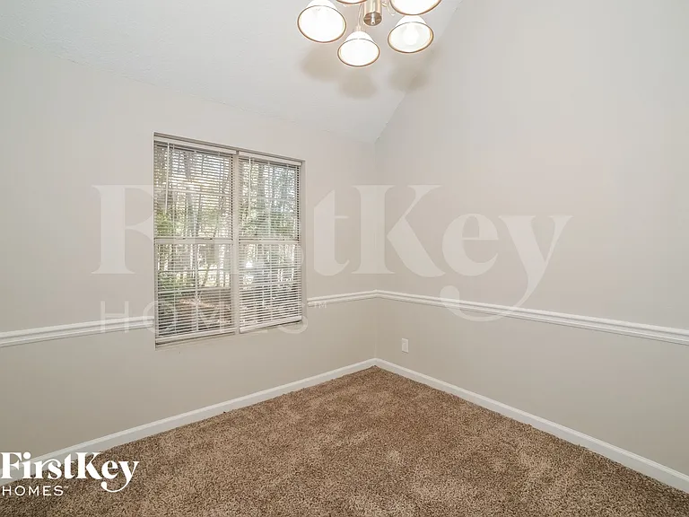 21 Angelo Rd — Photo 4