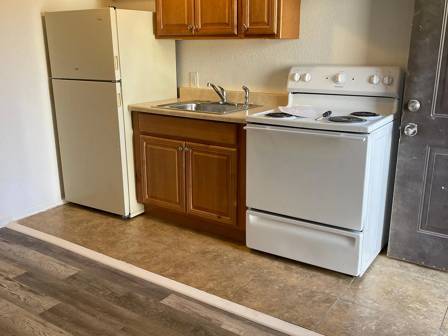 1 bed, 450 sqft, $1,000 — Photo 2
