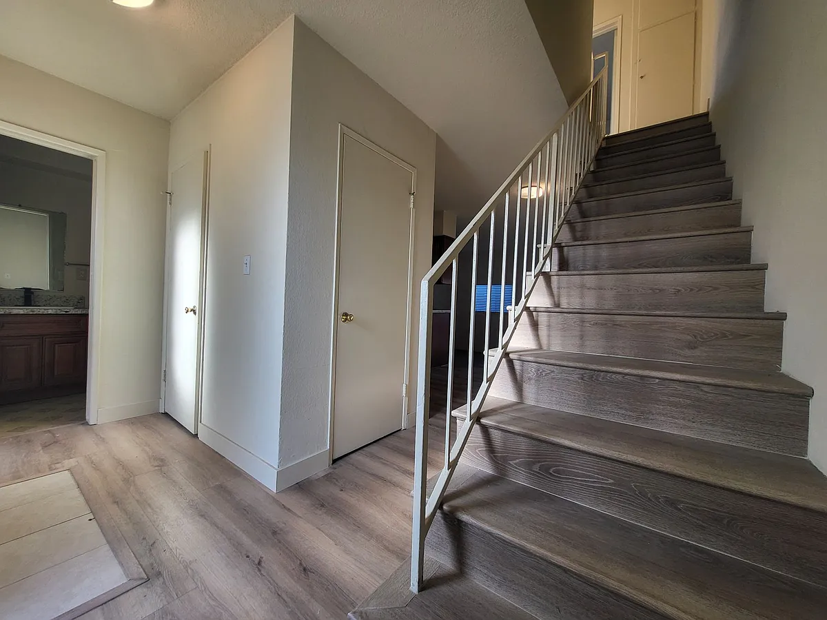 Building Photo - 13113 Cypress St #5