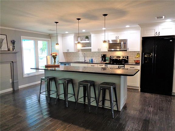 4th image of 102 Arthur Dr