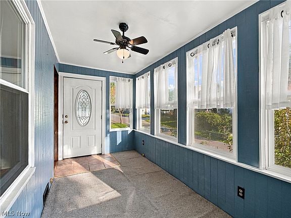 5th image of 979 Iona Ave