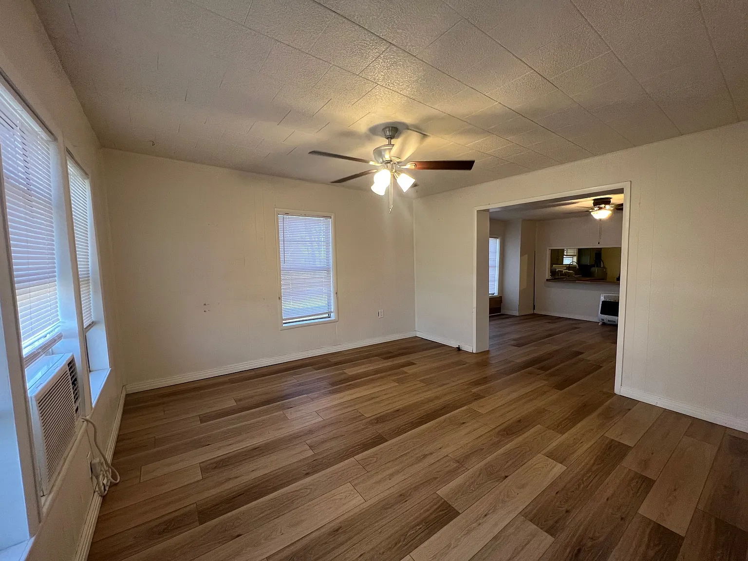 3 bed, 1308 sqft, $1,400 — Photo 4