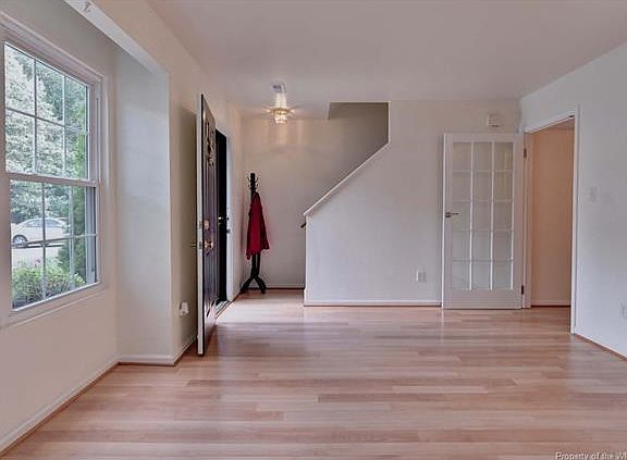 2nd image of 2003 London Company Way #Na