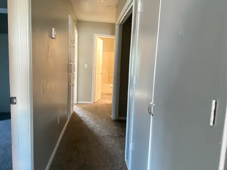 2212 SW 30th St — Photo 3