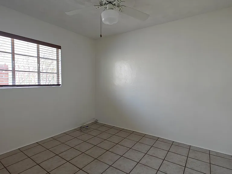 2260 E Spring St — Photo 9