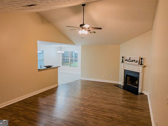 3rd image of 2814 Nancy Dr
