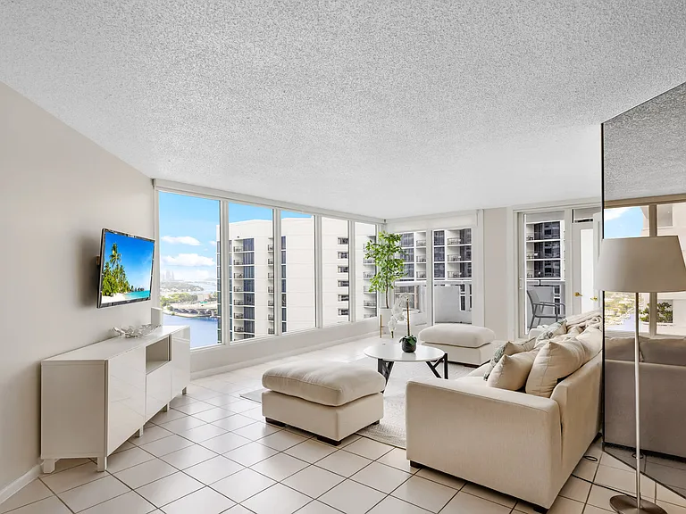 1717 N Bayshore Dr #ID1054125P — Photo 3