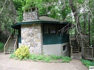 1321 N Baden Dr, Gatlinburg, TN 37738