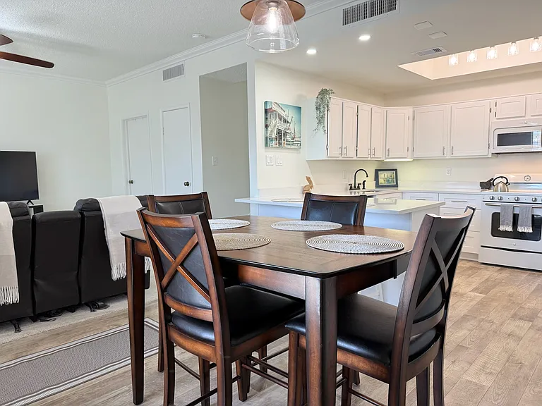 921 Marine Dr — Photo 4