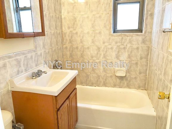 5th image of 301 E 38th St APT 10D