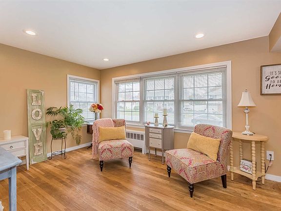 5th image of 12 Maywood Pl
