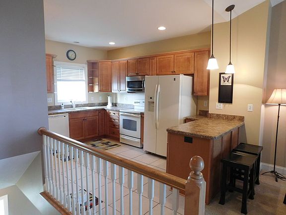 kitchen and breakfast bar