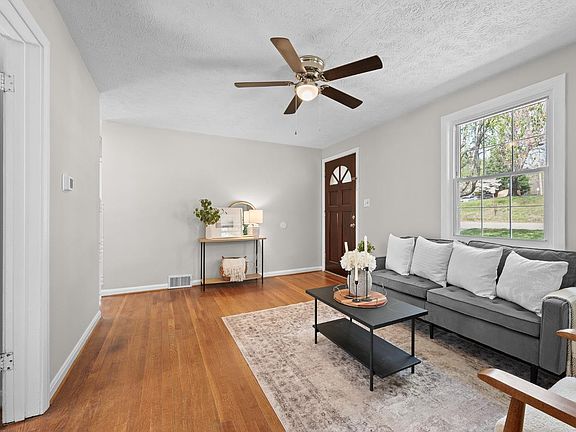 4th image of 4525 Brooklawn Cir