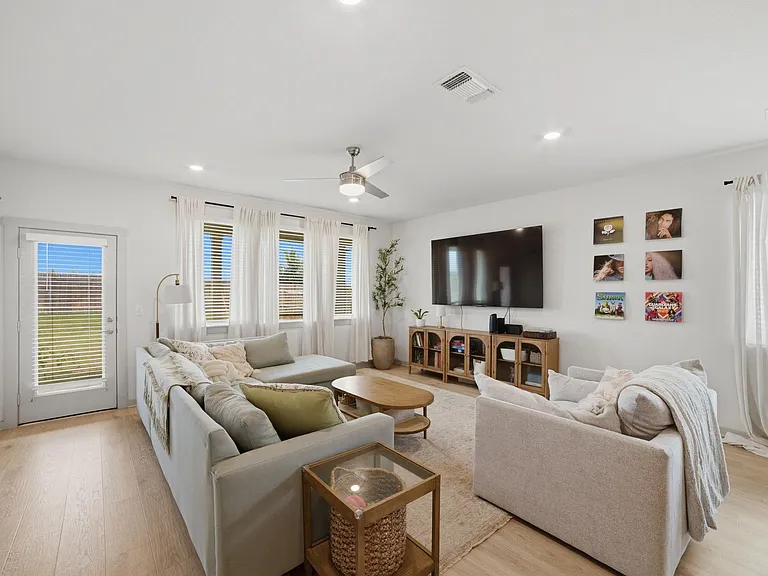 3608 Overlord Ln — Photo 3