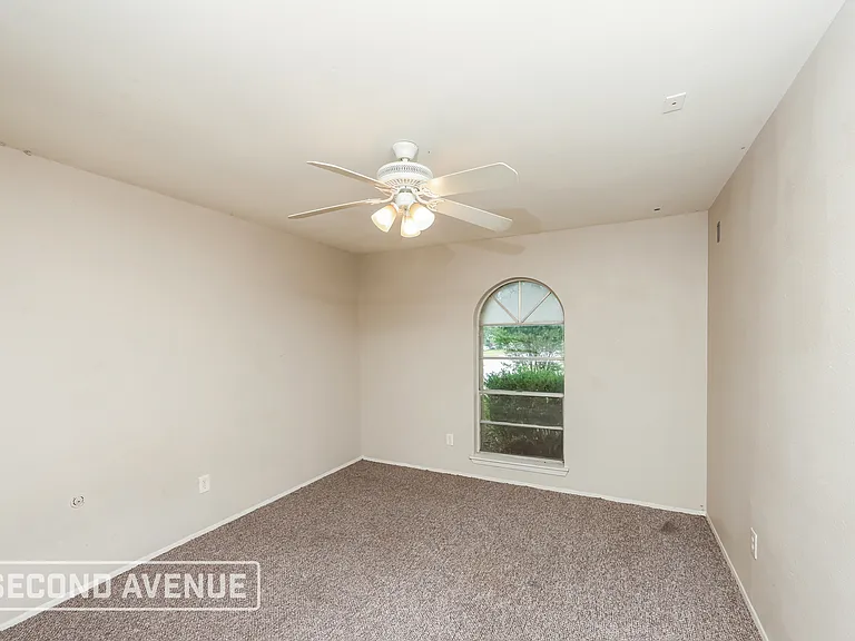 307 Halifax Ct — Photo 16