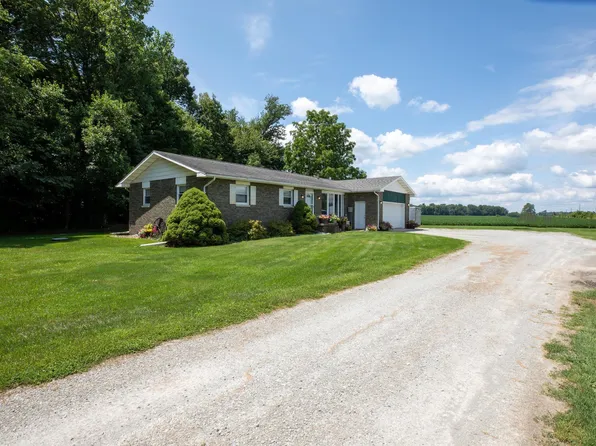 13099 Apple Rd, Bourbon, IN 46504