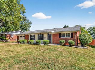 120 Williamsburg Dr, Belleville, IL 62221