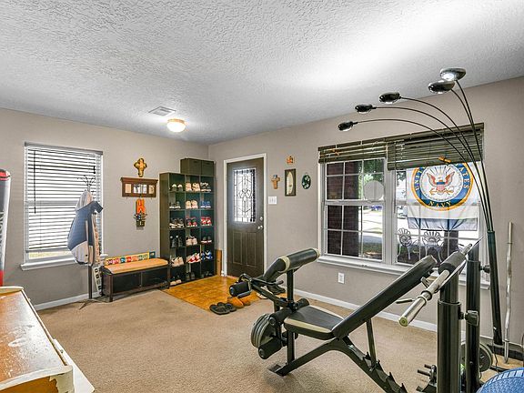 5th image of 3003 Legends York Dr