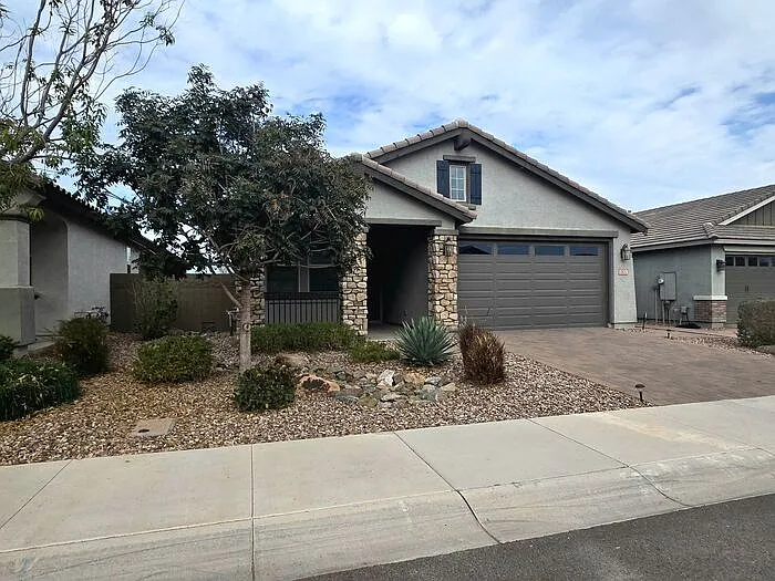 Building Photo - 2822 W Blue River Dr