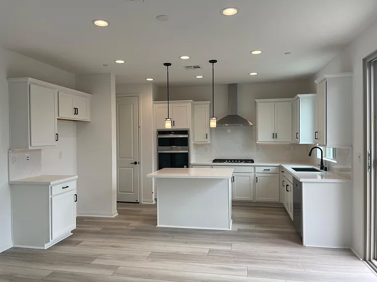 742 Longhorn Way — Photo 6