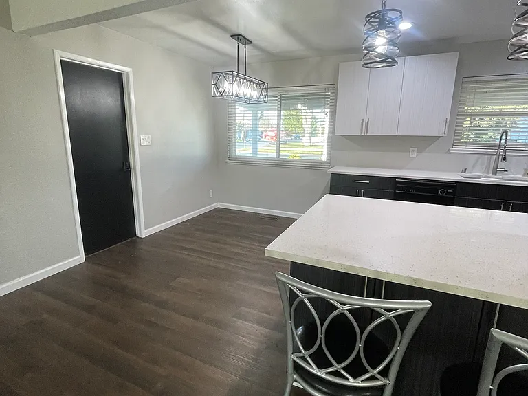 1140 Lake Home Dr — Photo 4