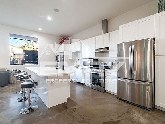 3rd image of 5655 E Beverly Blvd