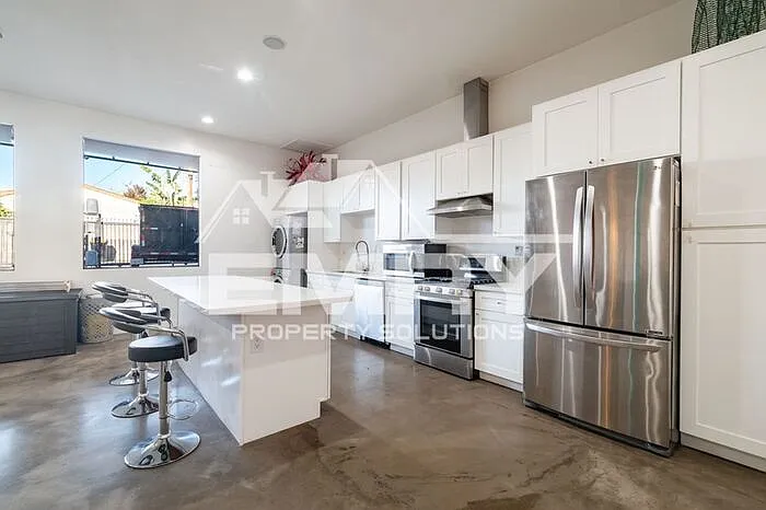 5655 E Beverly Blvd — Photo 3
