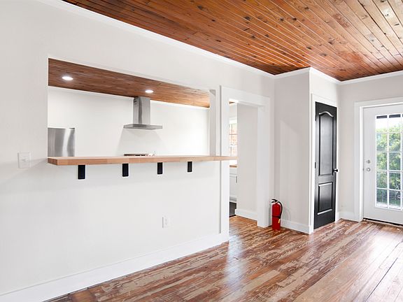 4th image of 4117 Barrancas Ave