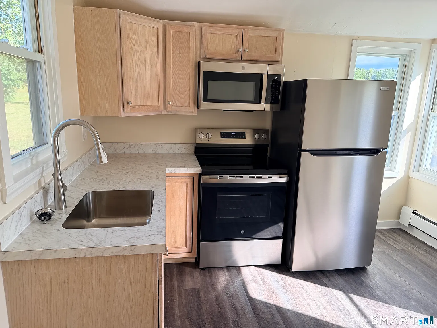 2 bed, 1.5 bath, 877 sqft, $1,850 — Photo 2