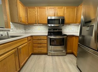2610 Meadowbrook Rd, Waukesha, WI 53188