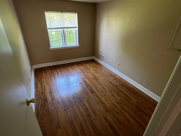 112 Meredith St — Photo 10