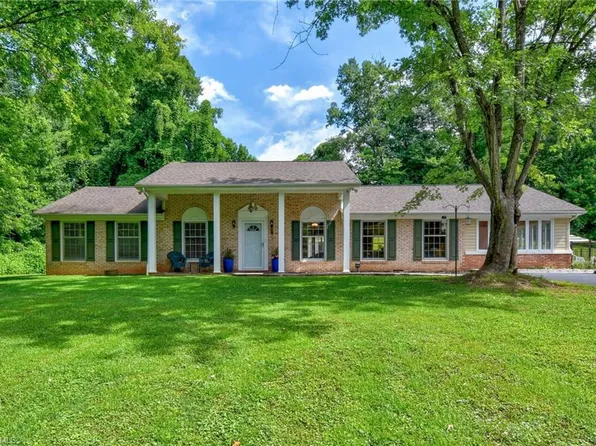 290 Hillsdale Dr, North Wilkesboro, NC 28659