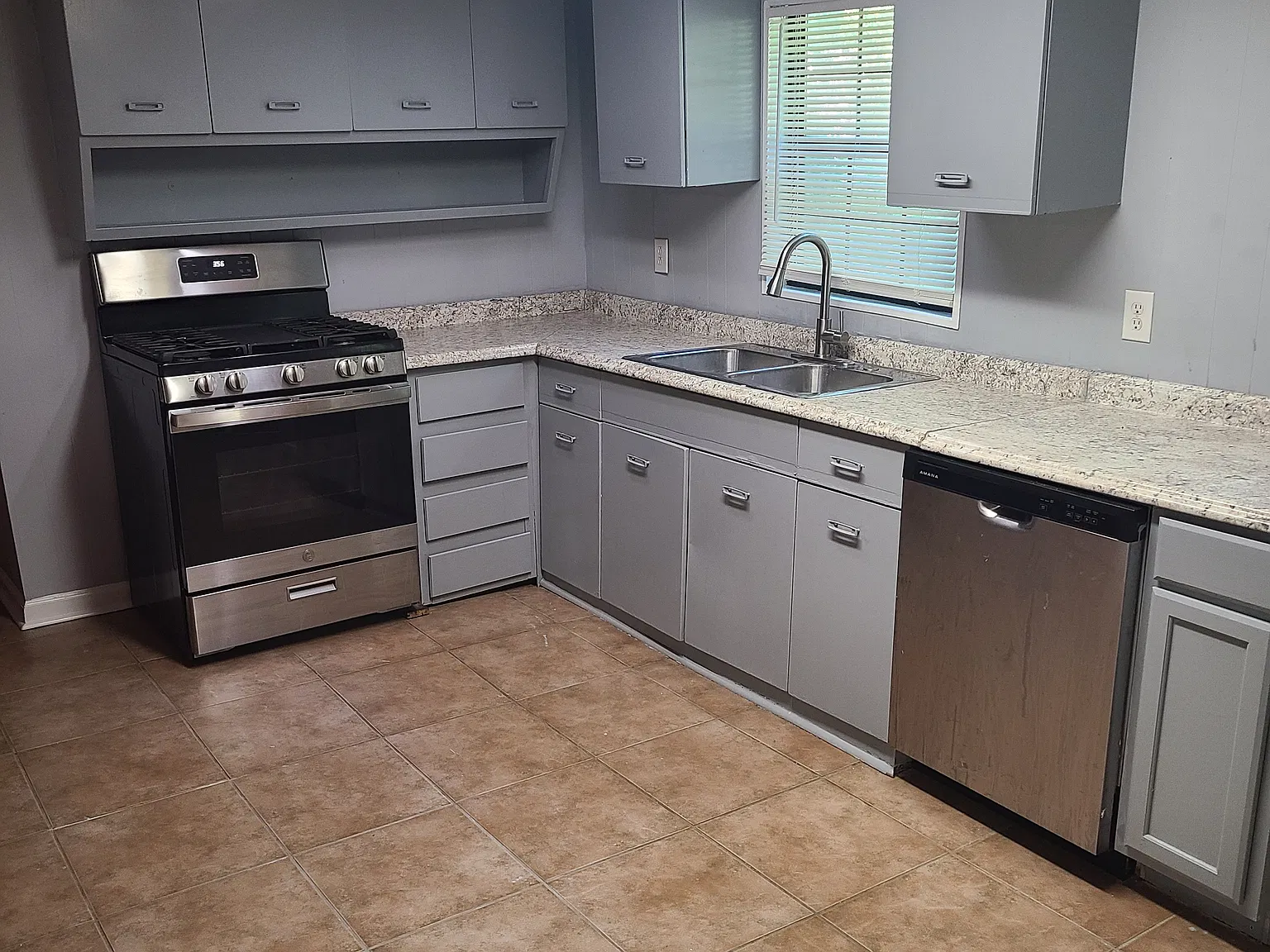 2 bed, 1400 sqft, $1,200 — Photo 3