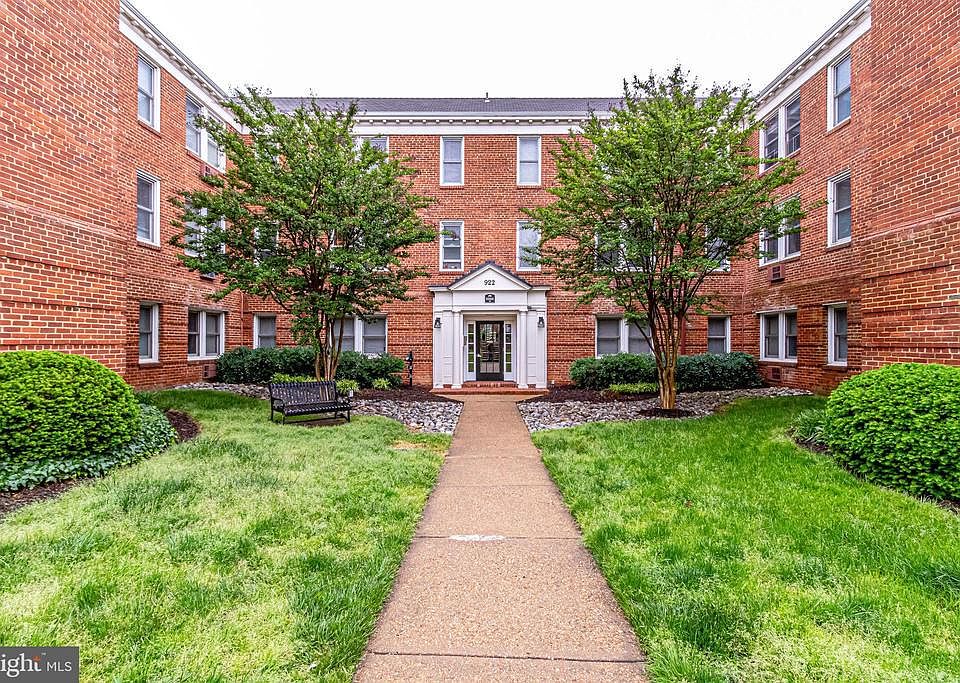 1st image of 922 S Washington St APT 104