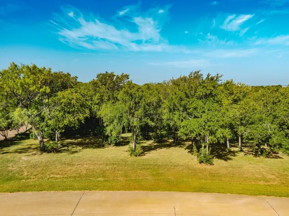 2708 Whispering Oaks Cv, Cedar Hill, TX 75104