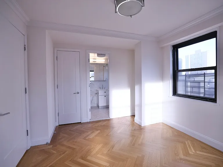305 E 86th St #21J1 — Photo 12