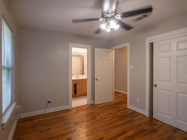 3207 Hampton Rd — Photo 3
