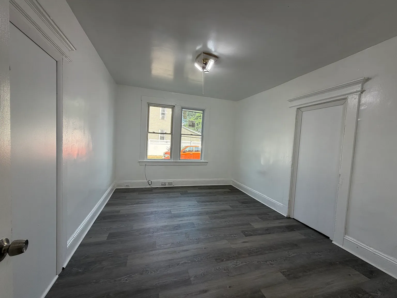 3 bed, 1300 sqft, $800 — Photo 2