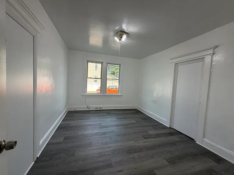 274 Carroll Ave #1B — Photo 2