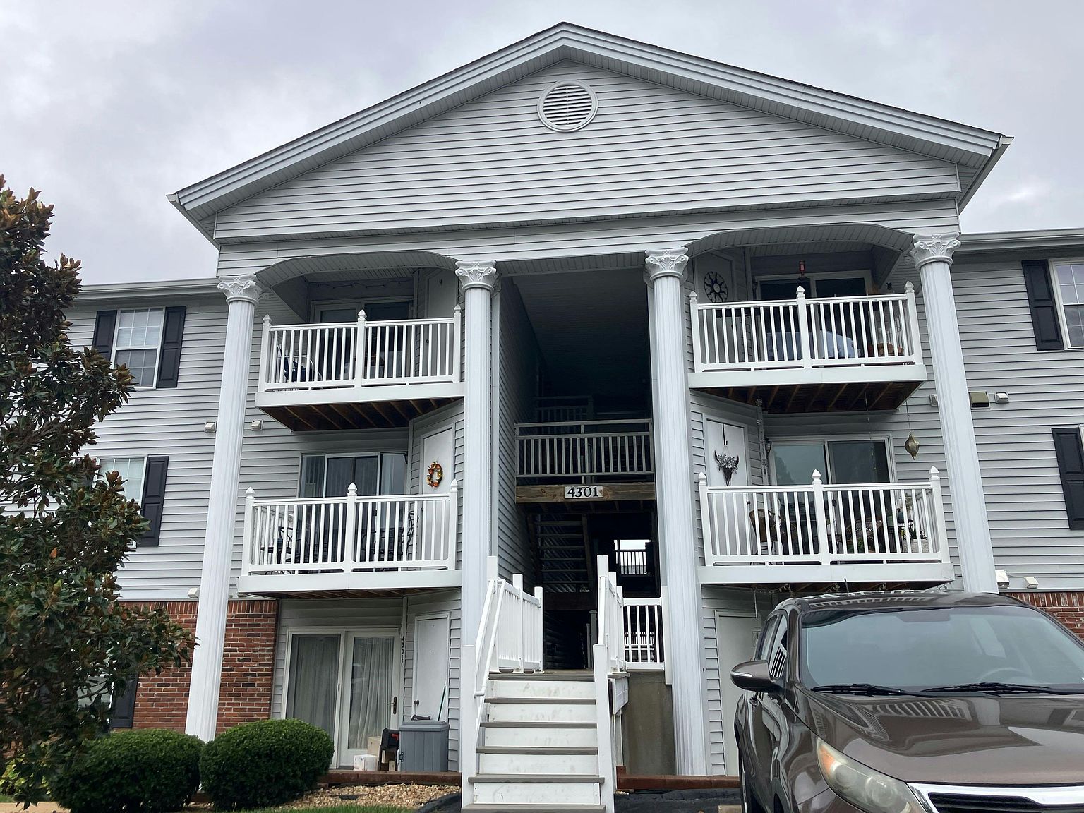 4301 Arrow Tree Dr, Saint Louis, MO 63128 Zillow