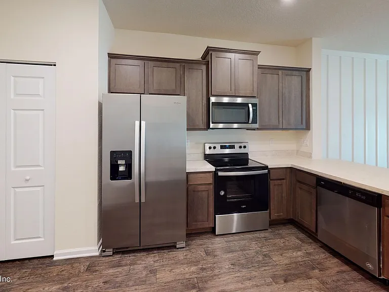 810 Capitol Pkwy — Photo 5