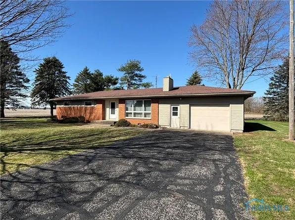 8 S 761 County Rd, Liberty Center, OH 43532