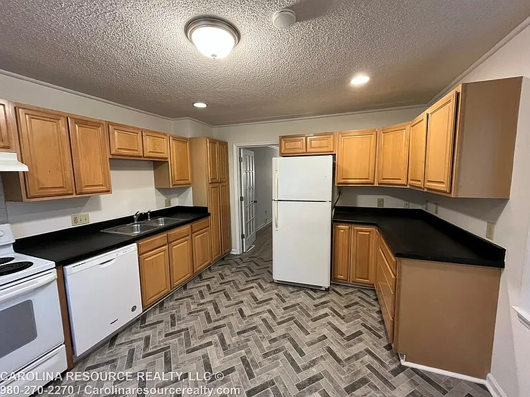 4535 Dawnwood Dr — Photo 7