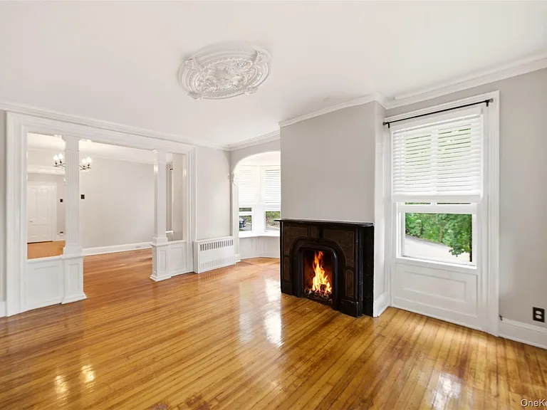 40 Scudder Ave — Photo 2