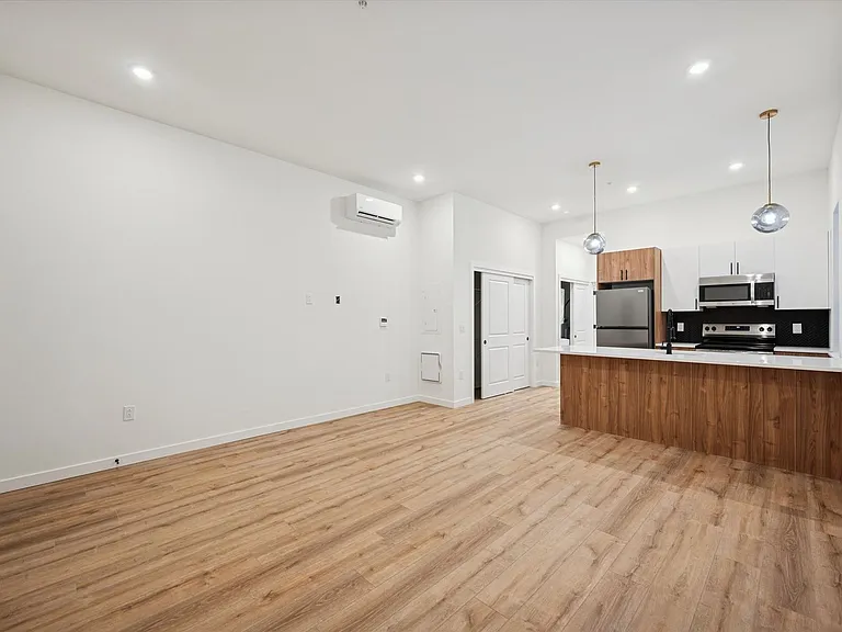 5139 Wayne Ave — Photo 4