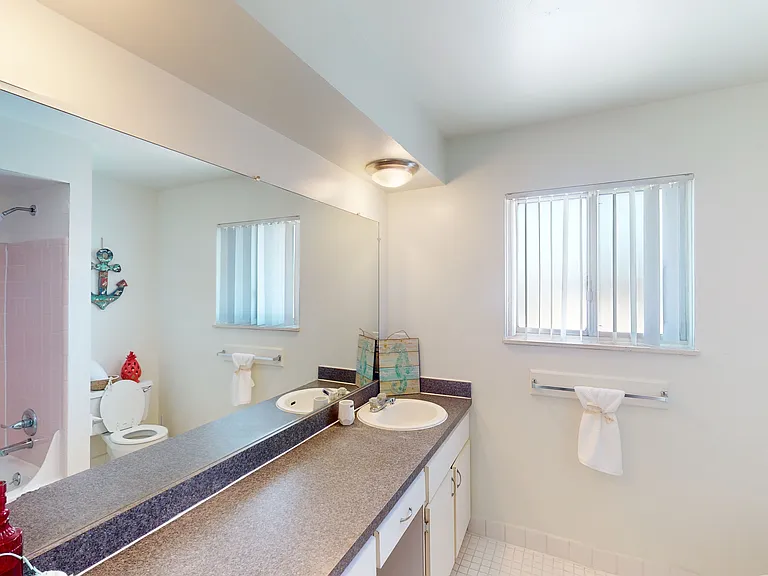 Rivercrest Apartments — Photo 11