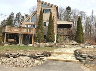 174 Rocky Mountain Dr, Greentown, PA 18426