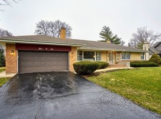 302 N Macarthur Dr, Mount Prospect, IL 60056